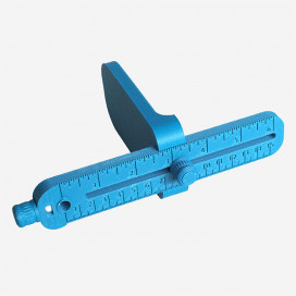 Graduated marking gauge with adjustment wheel