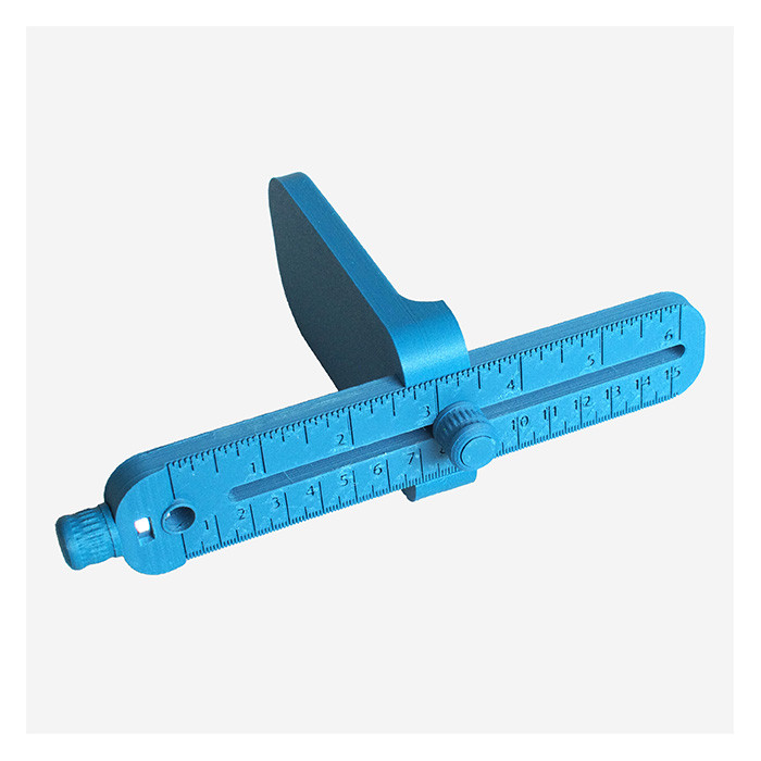 Graduated marking gauge with adjustment wheel